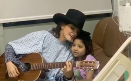 Ana Bárbara visita hospital y sorprende a una pequeña fan