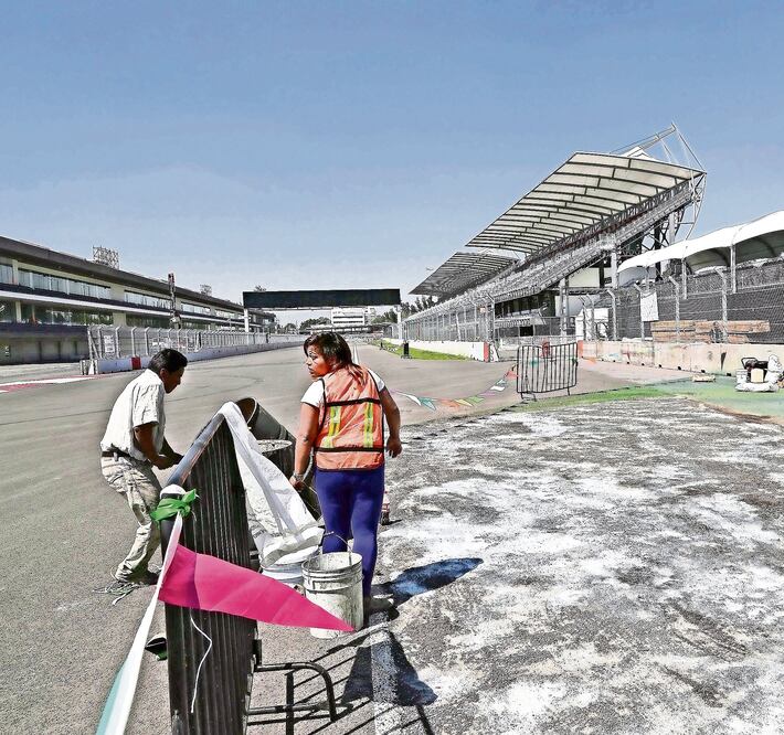 Los cuidados para mantener la pista en buenas condiciones son constantes. (FOTO: JUAN CARLOS REYES. EL UNIVERSAL)