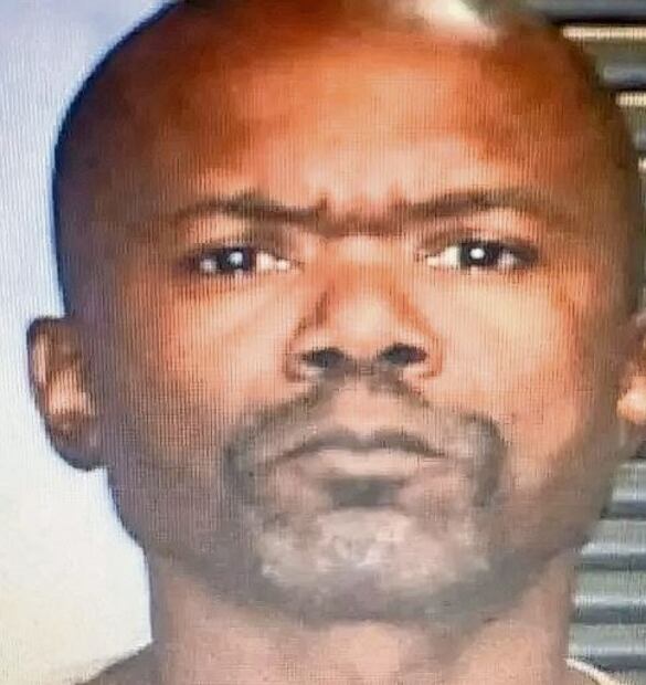 Encerró 17 años a mujer e hijos; en el lugar decía "Cristo te ama" 