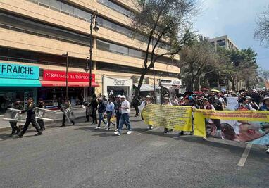 Trabajadores sindicalizados del Gobierno de CDMX marchan al Zócalo e instalan campamento; exigen mejores condiciones laborales 