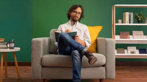 Escritor mexicano Daniel Saldaña París es finalista de premio convocado por Anagrama