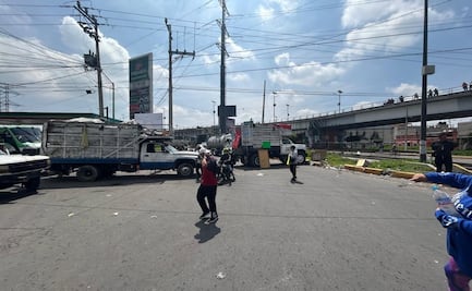 Recolectores de basura bloquean vía Bordo de Xochiaca en protesta por extorsiones del crimen organizado