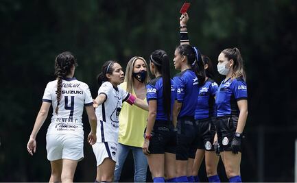 Entrenadora de Pumas le mienta la madre a la árbitro