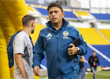 El técnico del América lamenta los dichos machistas de Chicharito Hernández; "parece que no hemos entendido", lanzó