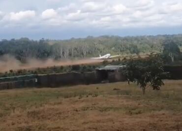 VIDEO. Avión se sale de la pista cuando aterrizaba y casi se estrella