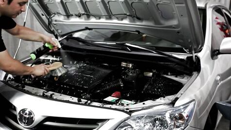 Cómo limpiar el motor del auto en nueve pasos