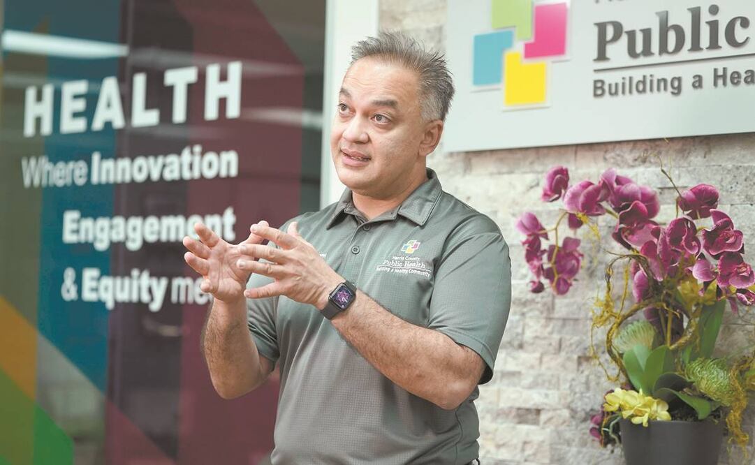 Umair Shah, director de Salud del Condado de Harris, expuso ayer que hay un alza de contagios en esa región de Texas. Foto: DAVID J. PHILLIP. AP