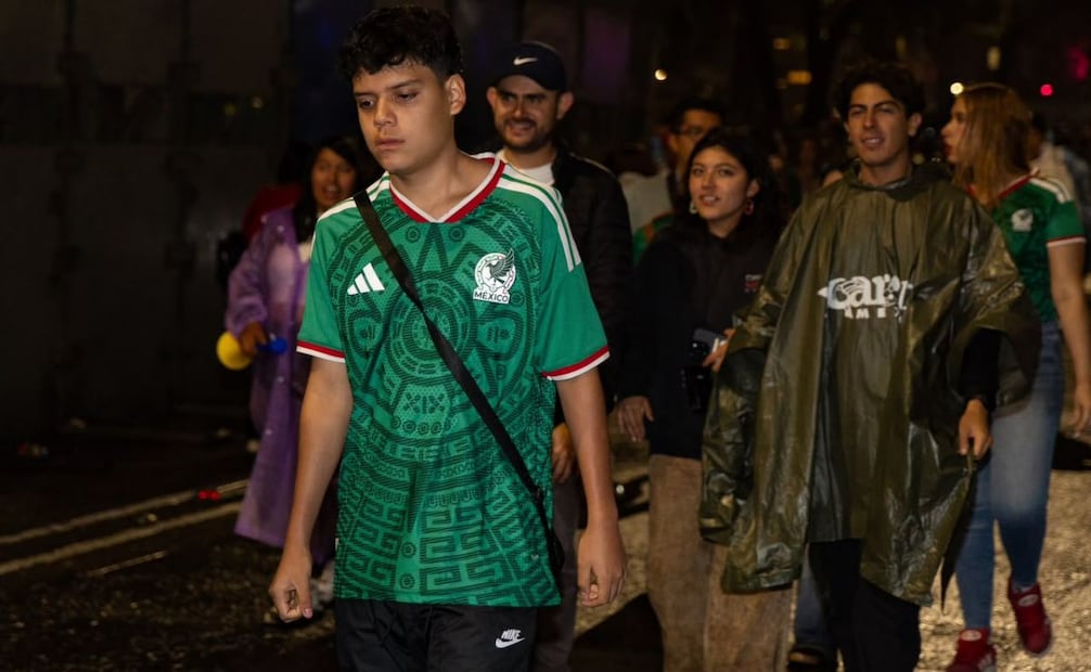 Reacción de algunos integrantes de la afición mexicana ante la eliminación de México de la Copa Mundial de Futbol de la FIFA ante Inglaterra. Foto: Hugo Salvador / EL UNIVERSAL