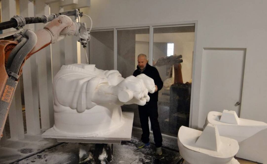 El escultor neoyorquino Elliot Arkin se vale de estas herramientas para detallar sus creaciones. (FOTO de Facebook: Elliott Arkin)