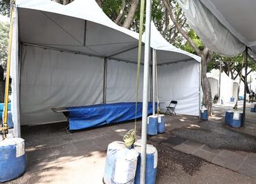 Domingo desolado en el Centro Artesanal Indígena; comerciantes se retiran ante la baja afluencia