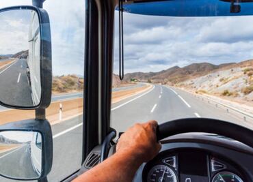 Tribunal falla a favor de chofer de tractocamión despedido por accidente laboral; exige incorporación al IMSS y prestaciones