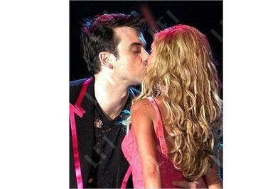 Robbie Williams, Madonna y Adrien Brody, protagonistas de los besos que han cimbrado el espectáculo