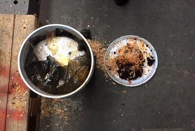 Hallan 100 kilos de marihuana en cubetas de mole en Puebla