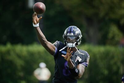 ¿Cómo jugar con el dinero en la NFL para armar un equipo perfecto?