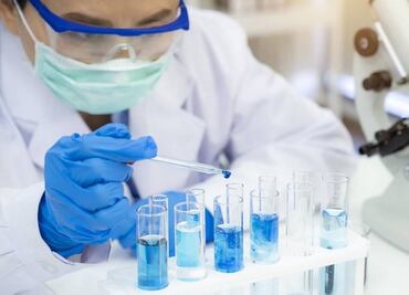 Variante Delta de Covid es 40% más contagiosa, dice ministro británico de salud