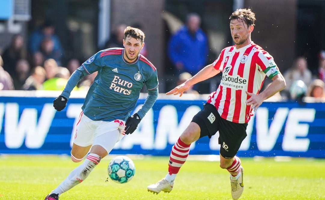 Santiago Giménez volvió a anotar con el Feyenoord