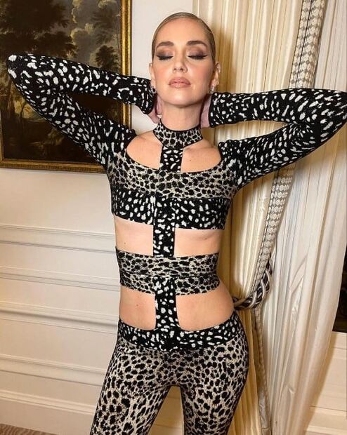 Chiara Ferragni luce el catsuit animal print más atrevido y sensual en París