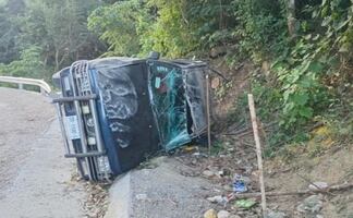 Volcadura de camioneta en Simojovel, Chiapas deja dos muertos y ocho heridos; lesionado grave es trasladado en helicóptero