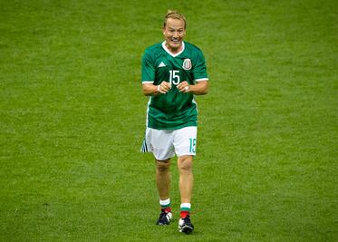 Luis ‘El Matador’ Hernández propina puñetazo a David Oteo