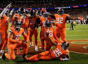 Broncos frenan a los Steelers