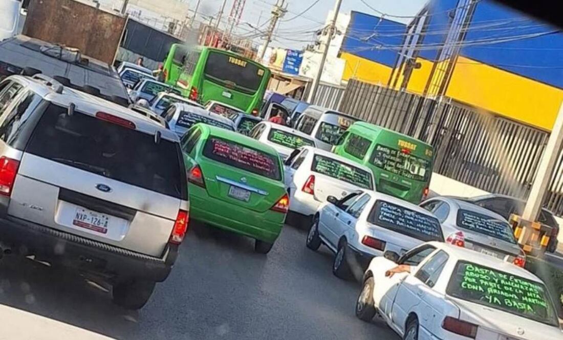 Bloquean vialidades taxis y combis en Tultitlán
Foto: Especial.