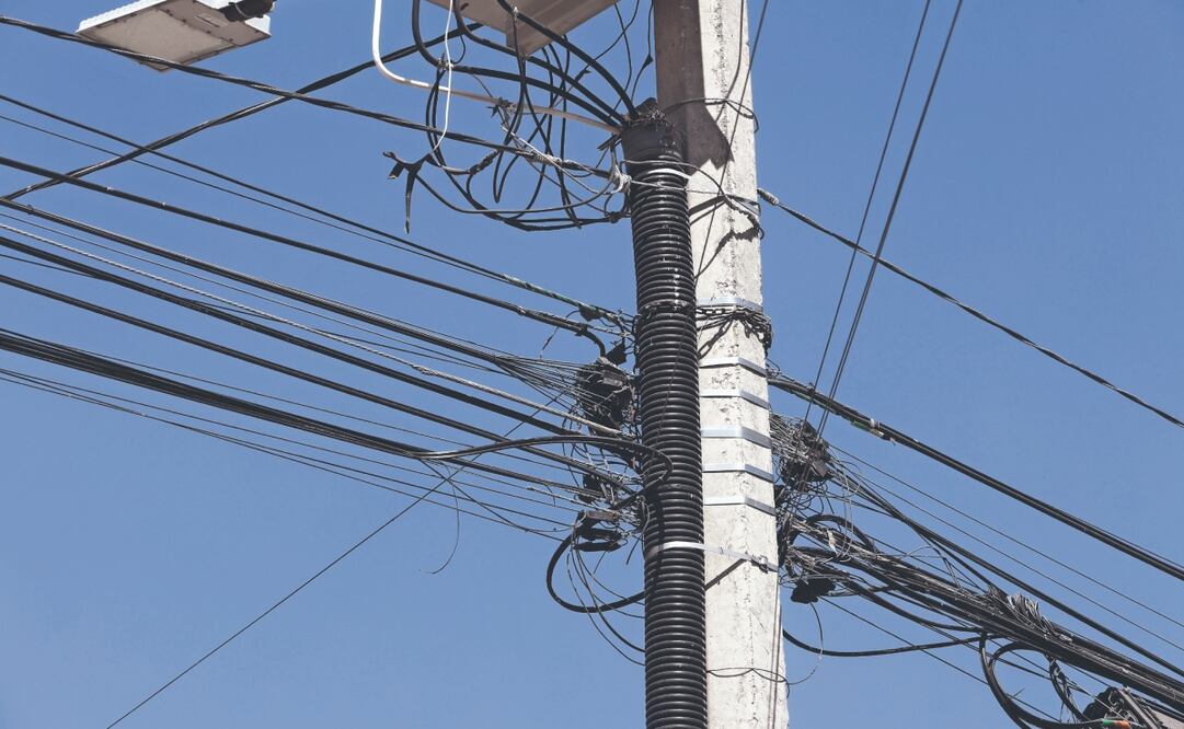 El Gobierno capitalino busca darle facultades a las alcaldías para el retiro del cableado en desuso a través de la Ley de Soterramiento. Foto: de GABRIEL PANO. EL UNIVERSAL