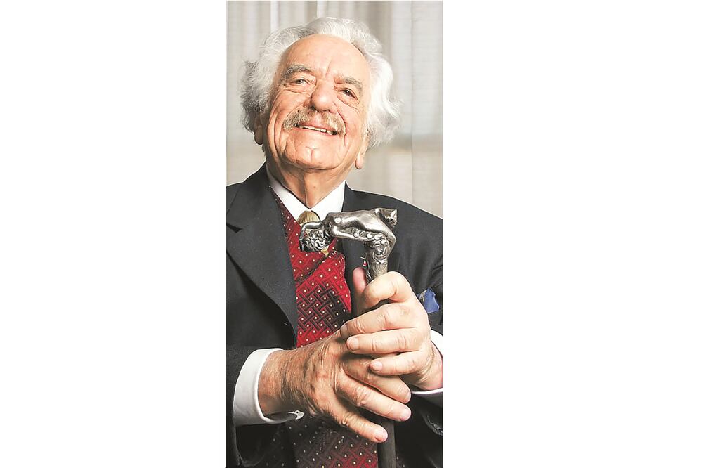 Rubén Bonifaz Nuño, en imagen para su poemario de la colección As de oros, editada por Colibrí (ESPECIAL)