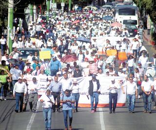 Maestros protestan por ISR en aguinaldo