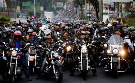 Miles de motociclistas desfilan por la paz de Guatemala