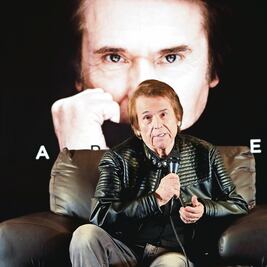 Raphael mezcla orquesta y electrónica 