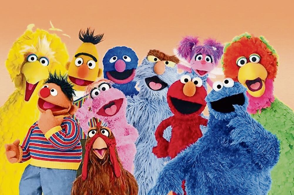 El equipo. Las marionetas creadas por Jim Henson aparecieron en la tv estadounidense en 1969. En Latinoamérica algunos personajes son Abelardo, Beto, Monstruo comegalletas, Enrique y el Conde Contar (ESPECIAL)  