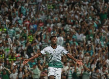 Santos remonta y toma ventaja en casa ante Toluca