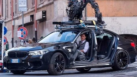 Tom Cruise es captado manejando un BMW M5 sin puertas para Misión Imposible 7