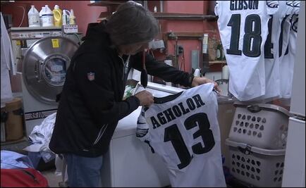 El negocio que limpia los uniformes de Filadelfia 