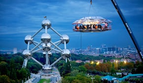 Dinner in the Sky: disfruta de una cena de Navidad en las alturas