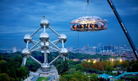 Dinner in the Sky: disfruta de una cena de Navidad en las alturas