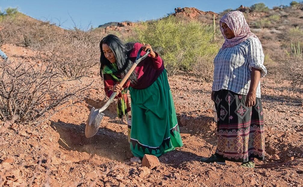 Hallar un barro adecuado para retomar la tradició n alfarera en Punta Chueca ha sido un reto para las artesanas, debido a la presencia de calcio en la mayoría de sus arcillas locales. Foto: Carolina ROmero | El Universal