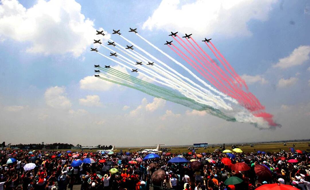 Familias enteras presenciaron la exhibición y maniobras de 60 aviones y 23 helicópteros de la Fuerza Aérea Mexicana por quinto año consecutivo. Foto: EFE