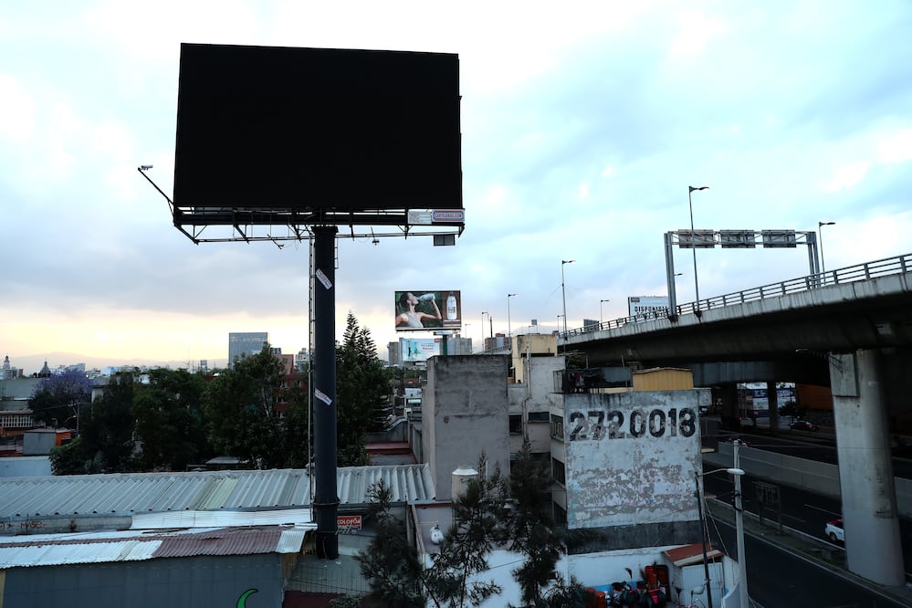 El anuncio tras ser suspendido. Fotografía de Valente Rosas EL UNIVERSAL
