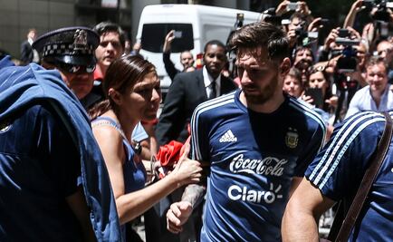 Mexicana burla seguridad y se abalanza sobre Messi