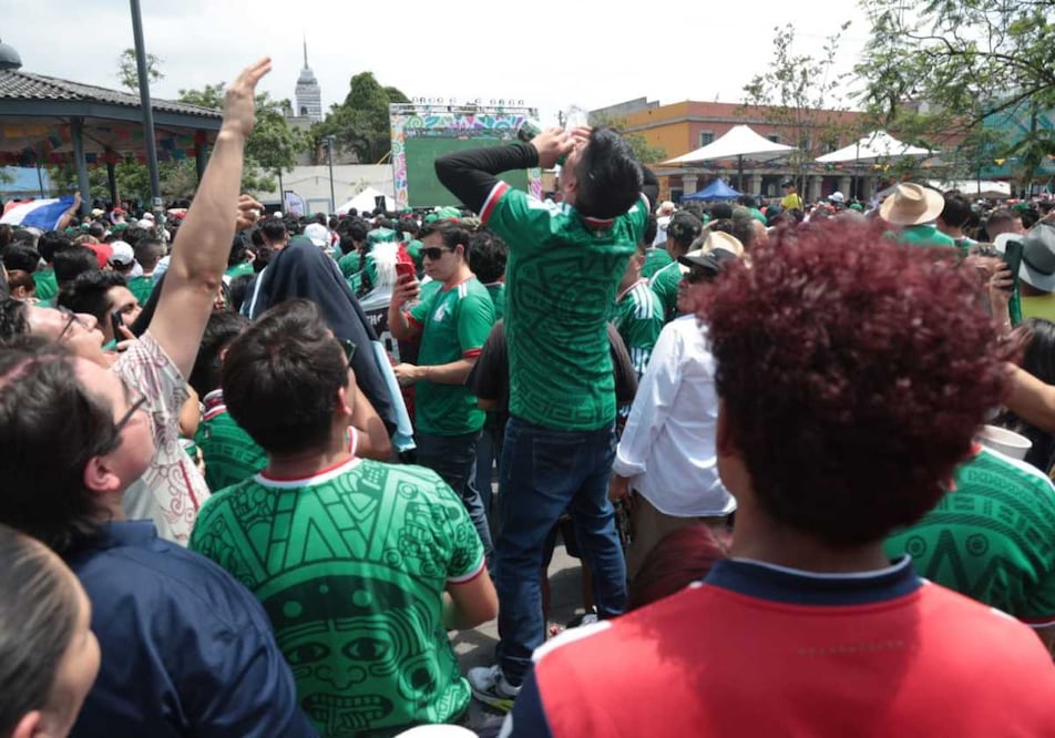 Realizarán operativo en Fan Fest de la Plaza Garibaldi; buscan evitar ingreso de alcohol. Foto: Juan Boites / EL UNIVERSAL