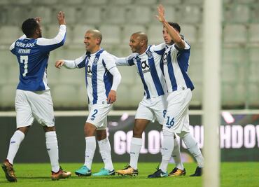 Porto gana con goles mexicanos