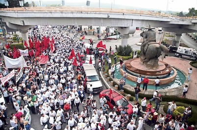 Realizan megamarcha contra gobernador; piden  destituirlo   