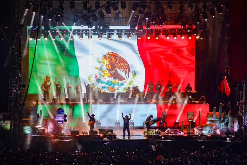 El contrato se le entregó a la empresa Kit Wear de México SA de CV, la misma que el año pasado organizó el concierto de Los Tigres del Norte. Foto: Hugo Salvador / El Universal