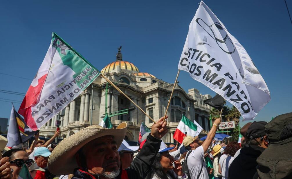 Marcha del Ángel de la Independencia al Zócalo, donde se unieron la Generación Z y grupos que piden justicia para Carlos Manzo, este 15 de noviembre de 2025. Foto: Luis Camacho/ EL UNIVERSAL