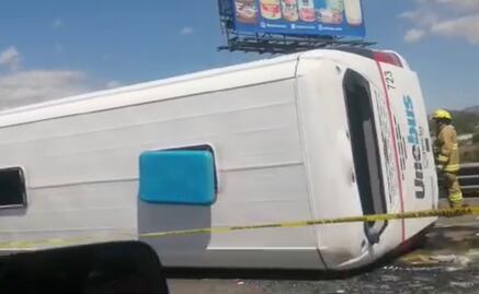 Video. Volcadura de autobús deja 2 muertos y 14 lesionados en Silao, Guanajuato 