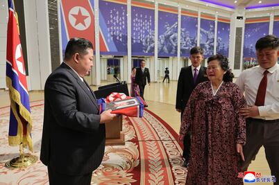 Kim Jong-un condecora a más caídos en la guerra de Rusia contra Ucrania; ceremonia se da a días de verse con Putin  