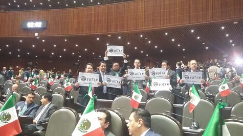Diputados piden a mexicanos y latinos votar por Clinton