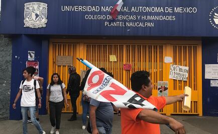 Tras mesa de diálogo, estudiantes de CCH Naucalpan mantienen paro indefinido