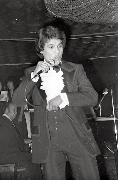 Debut de Juan Gabriel en el cabaret de Casino Royal, el 12 de junio de 1975. 
Foto: Ramón Romero/Archivo EL UNIVERSAL.